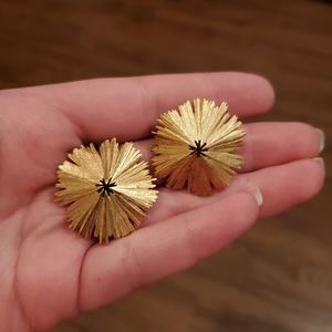 Vintage Crown Trifari Gold Tone Starburst Clip On Earrings
